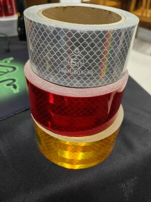 ECE104R 트럭 안전을 위한 금속화 노란색 E11 반사 테이프